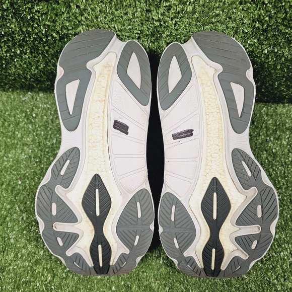 Saucony Hurricane 24 Black White Athletic Running Sneakers S10933-100 Womens 8 - Picture 8 of 11